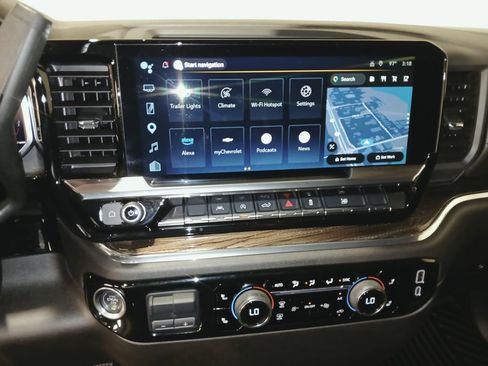 Used 2025 Chevrolet Silverado 1500 LT AWD/4WD image 19