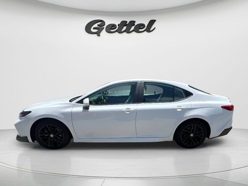 Used 2025 Toyota Camry SE w/ Convenience Package FWD image 8