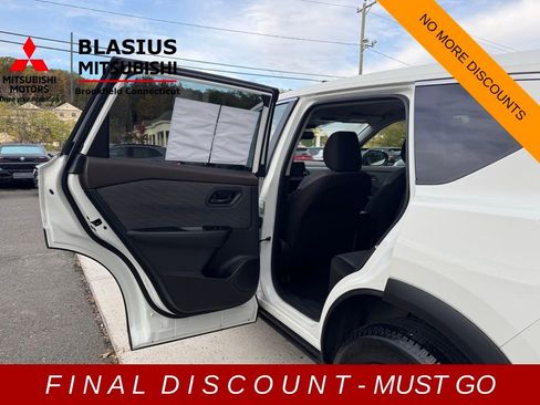 Used 2021 Nissan Rogue S image 16