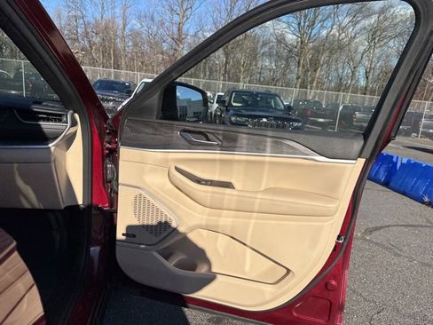 Certified 2023 Jeep Grand Cherokee Limited w/ Luxury Tech Group II image 32