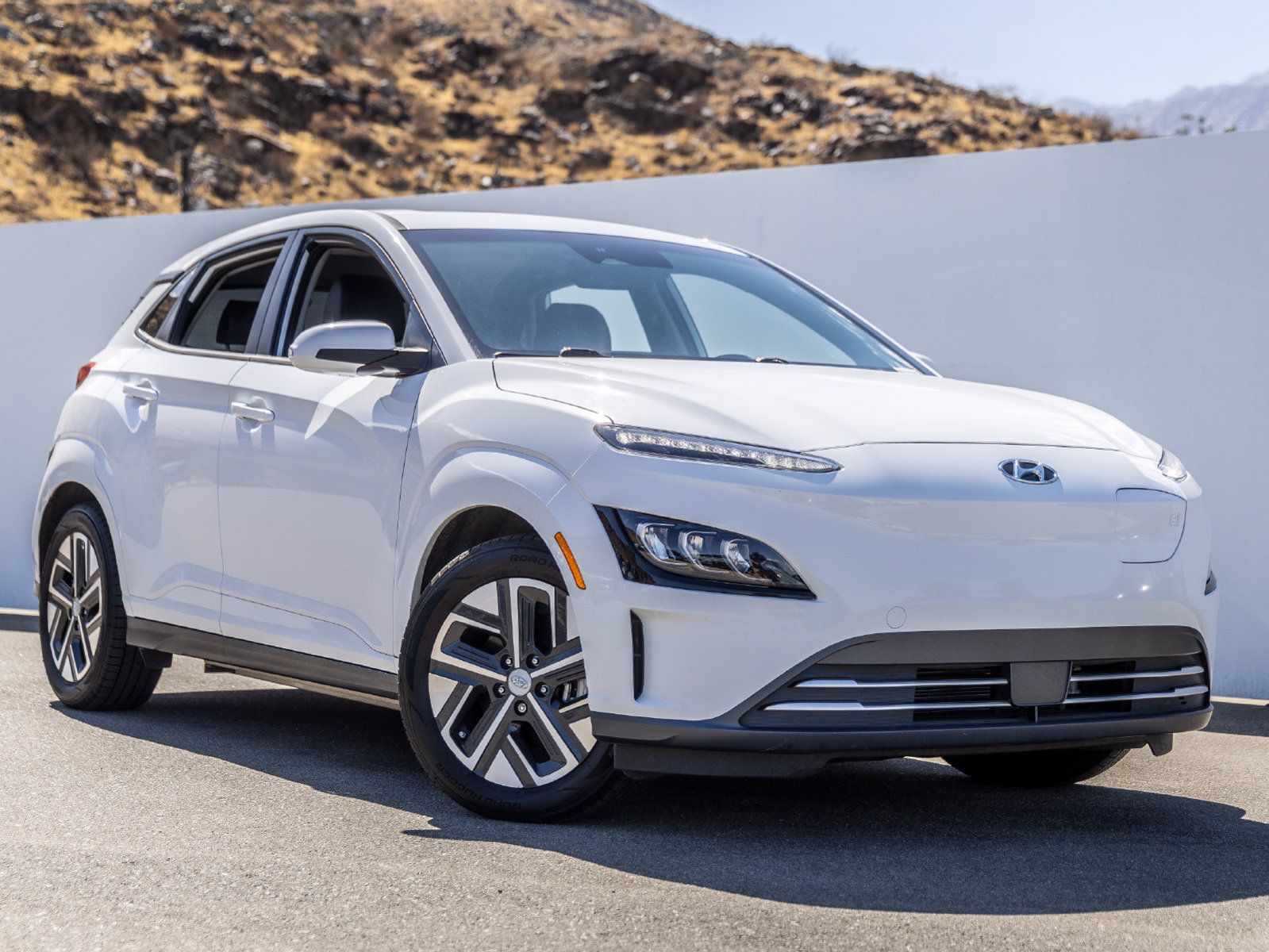 Used 2023 Hyundai Kona Limited FWD image 6