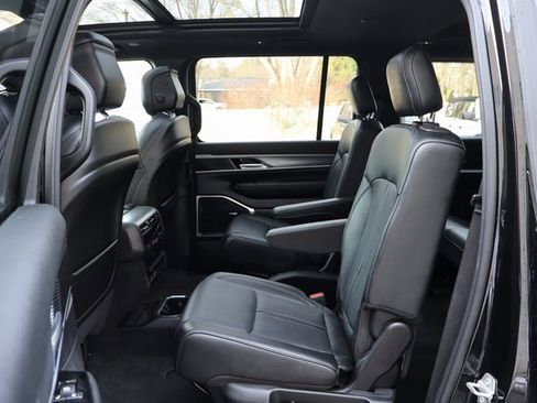 Used 2023 Jeep Wagoneer Series II image 10