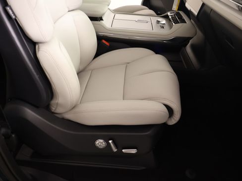New 2026 Lincoln Navigator Premiere AWD/4WD image 13