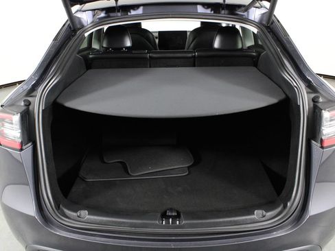 Used 2023 Tesla Model Y Long Range AWD/4WD image 17
