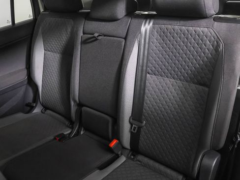 Used 2020 Volkswagen Tiguan S image 34