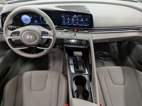 Used 2025 Hyundai Elantra SEL w/ Cargo Package FWD image 24