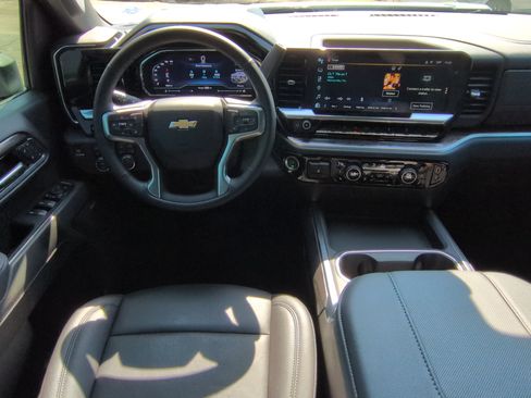 Used 2025 Chevrolet Silverado 2500 LTZ w/ LTZ Premium Package AWD/4WD image 14