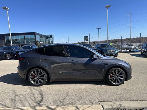 Used 2023 Tesla Model Y Performance image 2