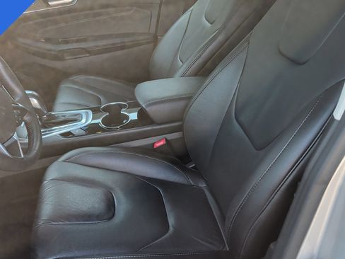 Used 2016 Ford Edge Titanium w/ Technology Package AWD/4WD image 8