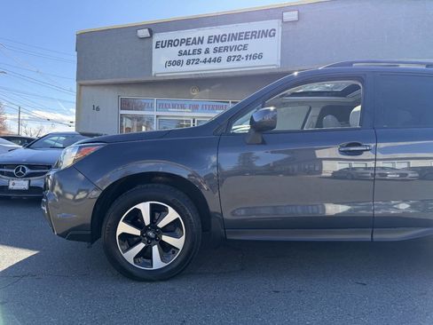 Used 2017 Subaru Forester 2.5i Premium w/ All-Weather Package AWD/4WD image 10