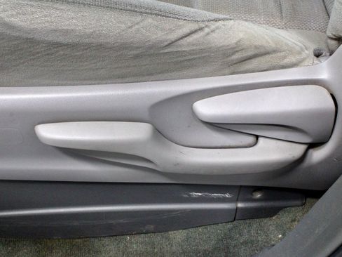 Used 2015 Toyota Sienna L image 24