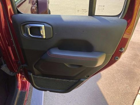 Used 2021 Jeep Wrangler Unlimited Rubicon AWD/4WD image 36