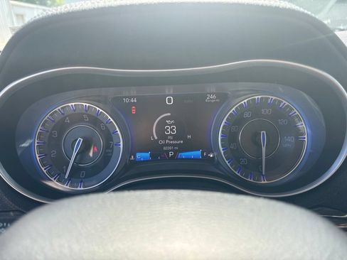 Used 2015 Chrysler 300 Limited w/ Driver Convenience Group RWD image 10