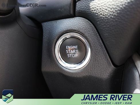 Used 2025 Toyota RAV4 XLE AWD/4WD image 31