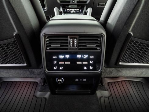 Certified 2026 Porsche Cayenne GTS AWD/4WD image 21
