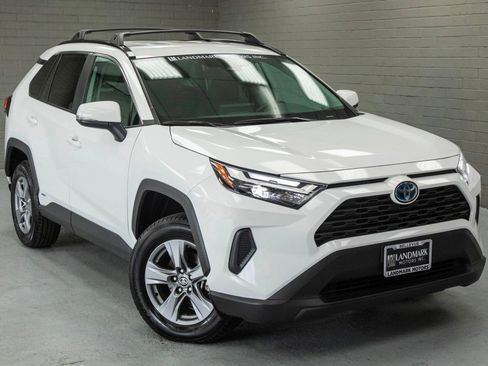 Used 2022 Toyota RAV4 XLE w/ XLE Grade Weather Package AWD/4WD image 6