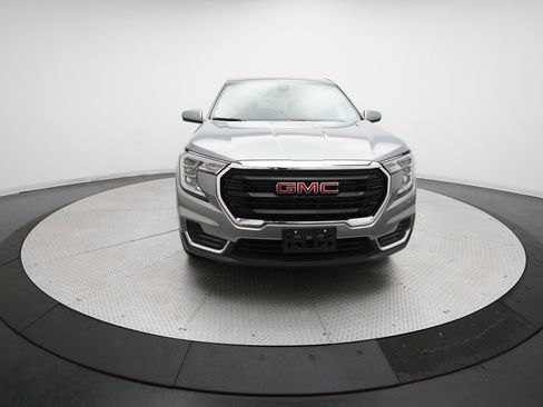 Certified 2024 GMC Terrain SLE image 11