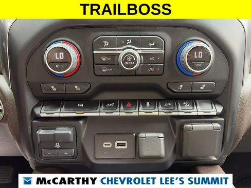 Used 2022 Chevrolet Silverado 1500 LT Trail Boss w/ Convenience Package II AWD/4WD image 8