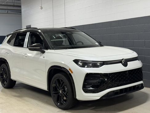 New 2026 Volkswagen Tiguan SE R-Line image 2