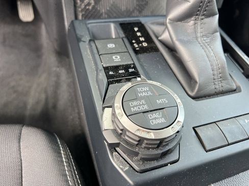 Used 2025 Toyota Tacoma TRD Off-Road image 28