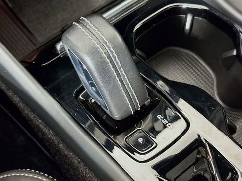 Used 2021 Volvo XC40 T5 R-Design w/ Advanced Package image 18