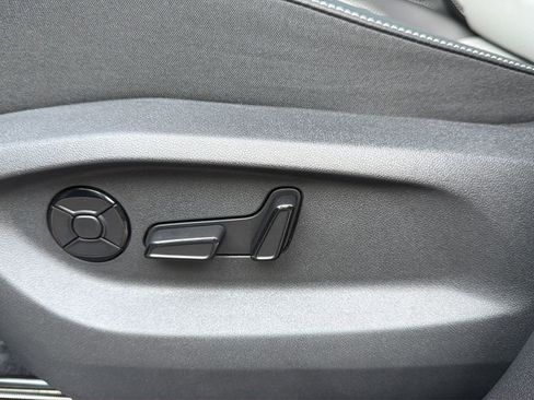 New 2026 Volkswagen Tiguan SE R-Line FWD image 14