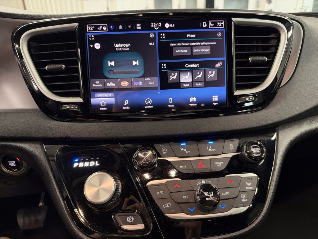 Used 2025 Chrysler Pacifica Select FWD image 17