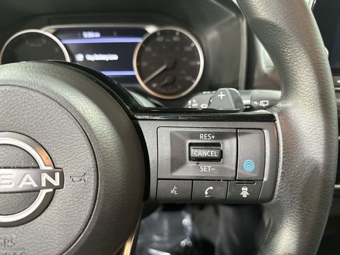 Used 2022 Nissan Rogue SV image 30