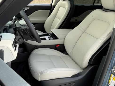 New 2026 Lincoln Aviator AWD image 24