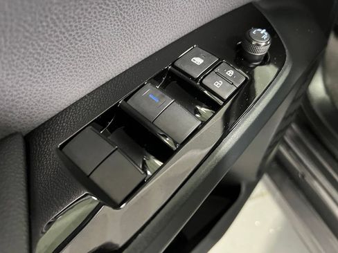 Certified 2022 Toyota Prius LE FWD image 36