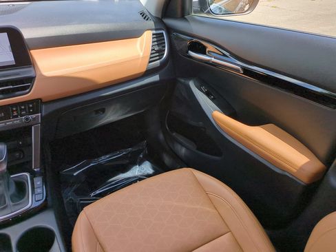 Certified 2024 Kia Seltos EX FWD image 17