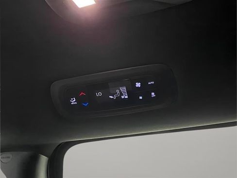 Used 2018 Chrysler Pacifica Touring Plus w/ S Appearance Package FWD image 11