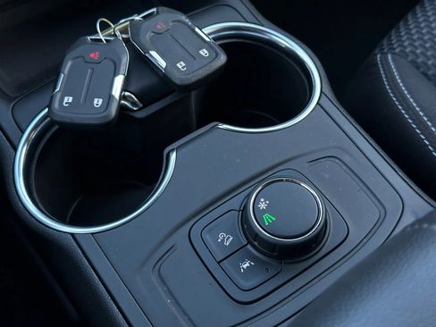 Used 2023 GMC Terrain SLE image 42