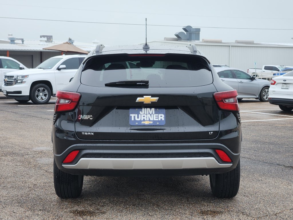 Used 2025 Chevrolet Trax LT FWD image 6