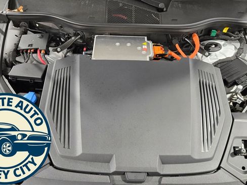 Used 2022 Audi e-tron Premium w/ Convenience Plus Package image 41