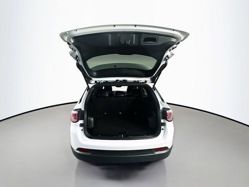 Used 2024 Jeep Compass Latitude image 29