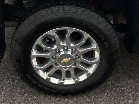 Used 2025 Chevrolet Silverado 2500 LTZ w/ LTZ Premium Package AWD/4WD image 33