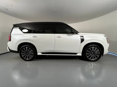 Used 2025 Nissan Armada Platinum Reserve AWD/4WD image 8