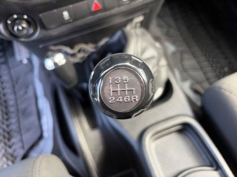 Used 2012 Jeep Wrangler Unlimited Rubicon w/ Connectivity Group image 31