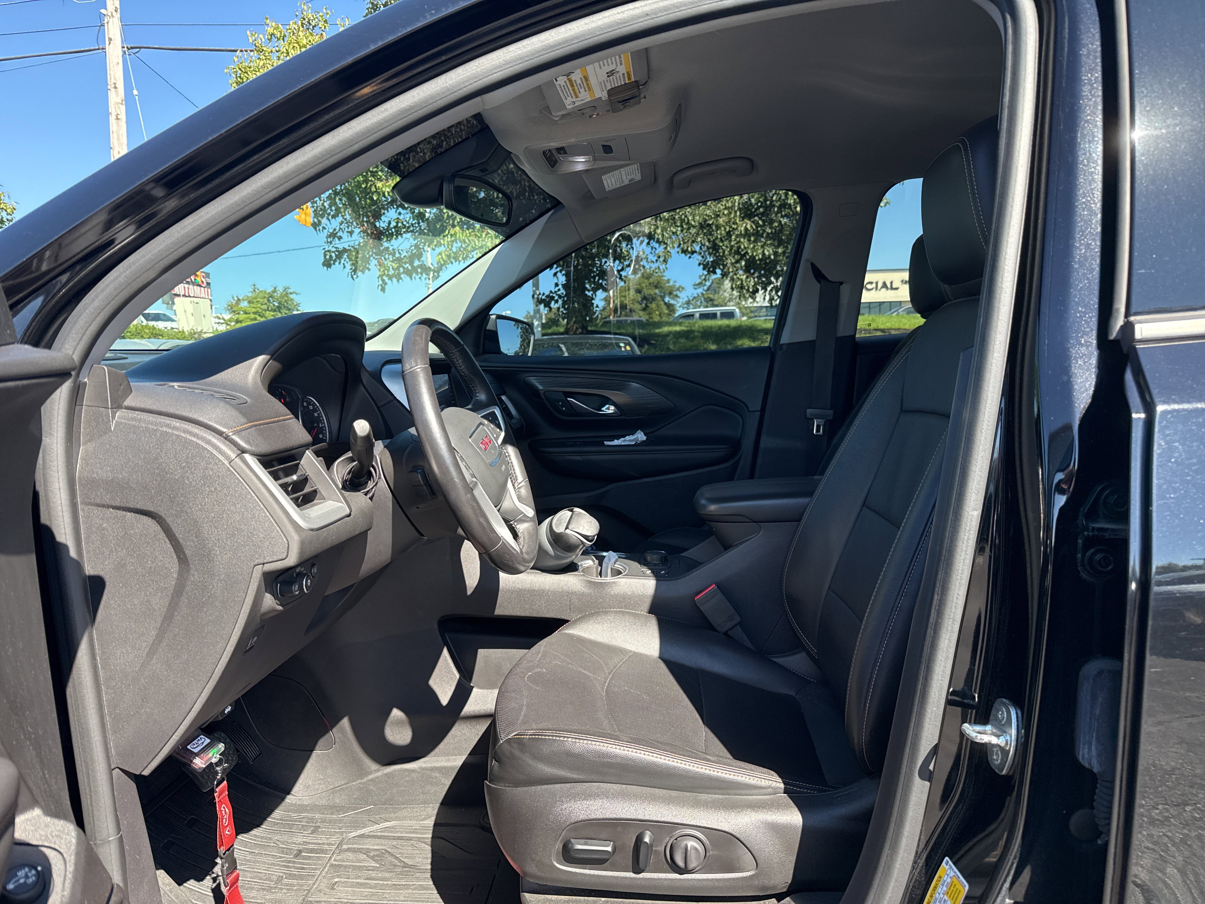 Used 2021 GMC Terrain SLT w/ Infotainment Package II AWD/4WD image 9