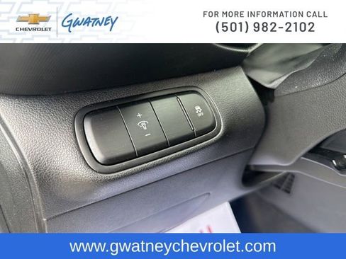 Used 2024 Hyundai Venue SEL FWD image 20