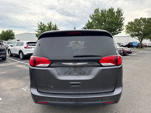 Used 2019 Chrysler Pacifica Touring-L Plus w/ S Appearance Package FWD image 8