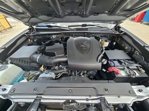 Used 2020 Toyota Tacoma Limited AWD/4WD image 12