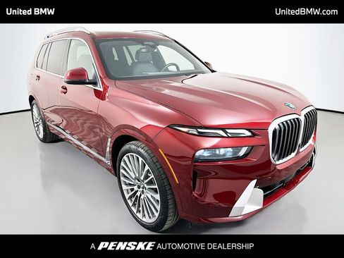 Used 2025 BMW X7 xDrive40i AWD/4WD image 3