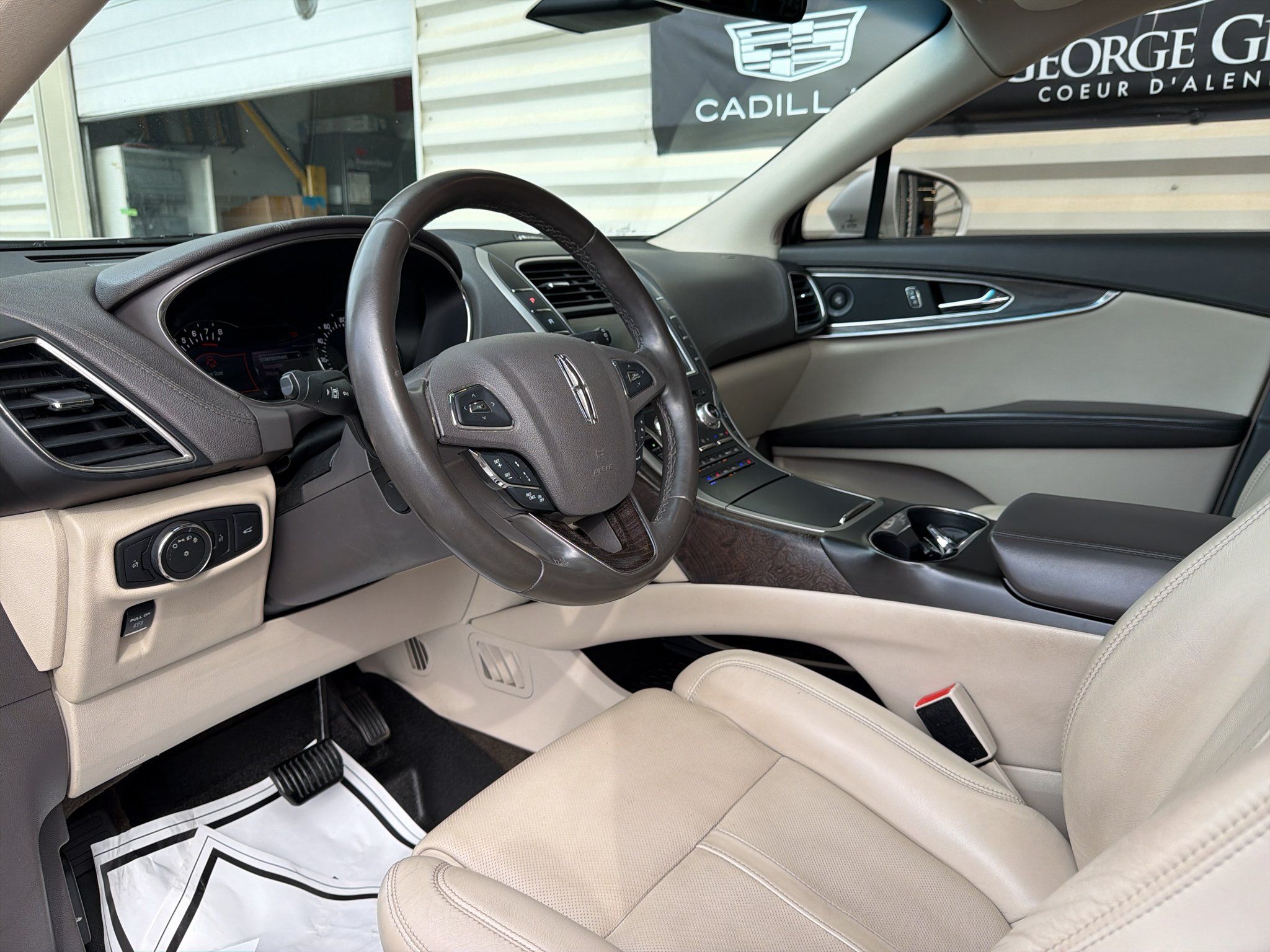 Used 2016 Lincoln MKX Reserve w/ Technology Package AWD/4WD image 10