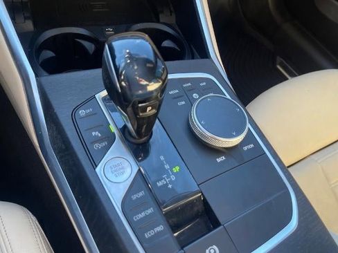 Used 2021 BMW 330i Sedan w/ M Sport Package image 18