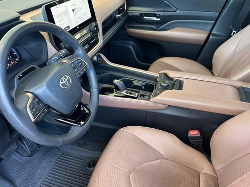 Used 2024 Toyota Grand Highlander AWD Hybrid image 4