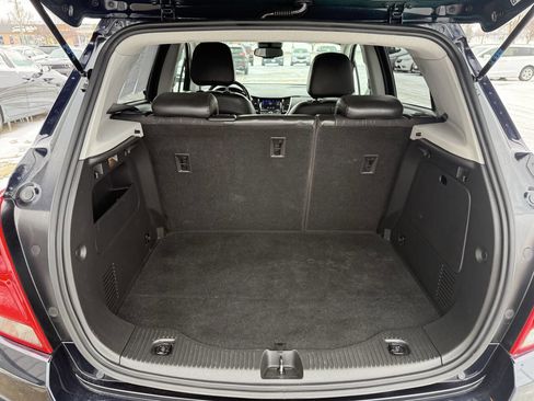 Used 2021 Chevrolet Trax LT w/ LT Convenience Package image 13