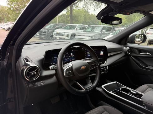 Used 2025 Chevrolet Equinox LT FWD image 32