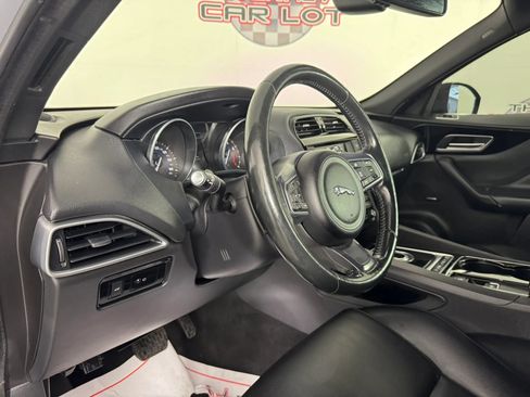 Used 2017 Jaguar F-PACE Premium AWD/4WD image 9